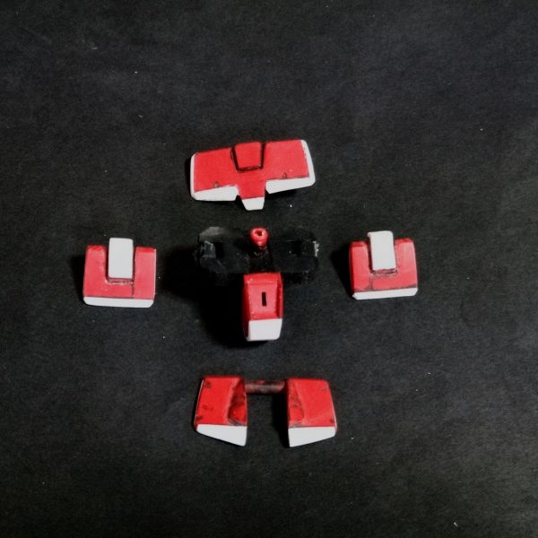 最近非常に多忙でして💦なかなか進みませんが、ガンキャノン胴体その1で、腰下の加工になります！この先の胸部で重加工になる予定なので、こちらはなるべく小加工で行きます🙏脚部の延長に伴い各パーツ2ミリ延長しました！胸部加工に続く🙏