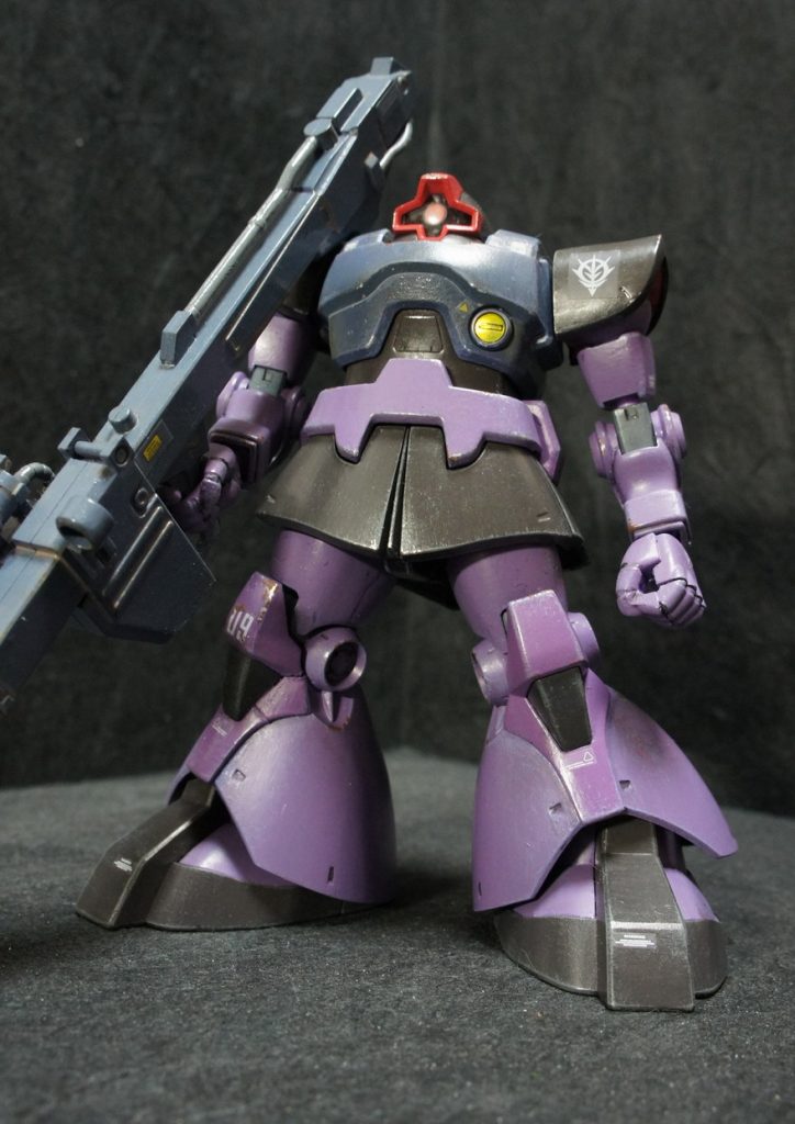 ちなみに塗り直し前がこの姿。紫が濃い。形成色はもう少し赤紫よりです。つってもこれも3度目くらいの再塗装なんですよね。