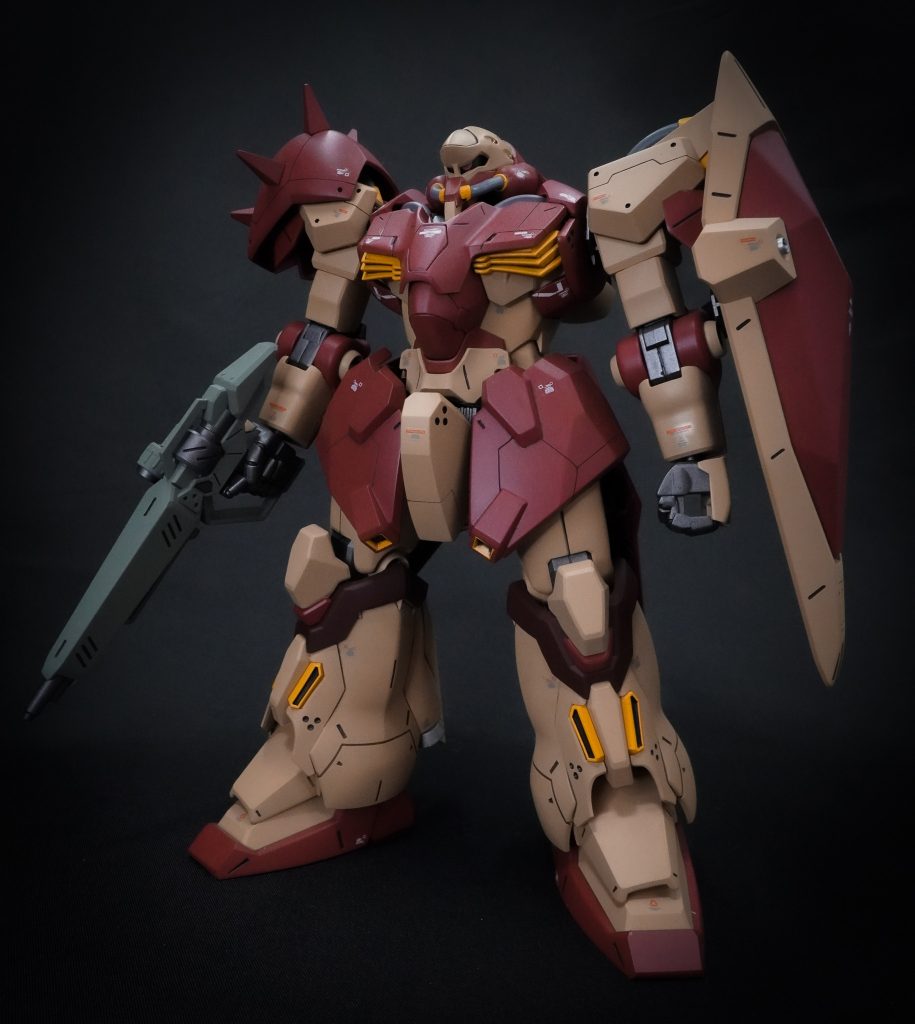 あまり煩くならない程度のスジボリ。