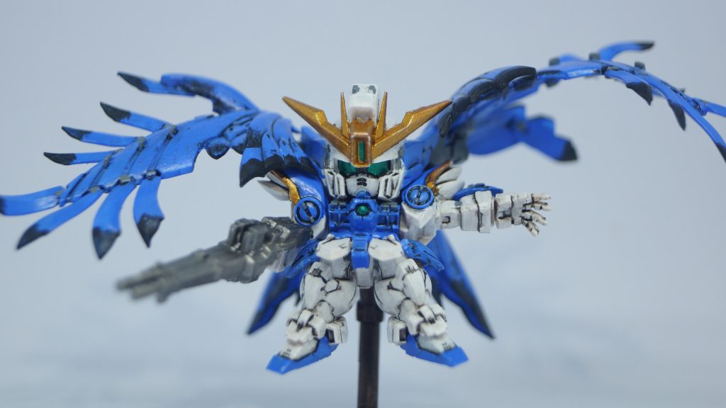 普通に見切れる。羽デカすぎw