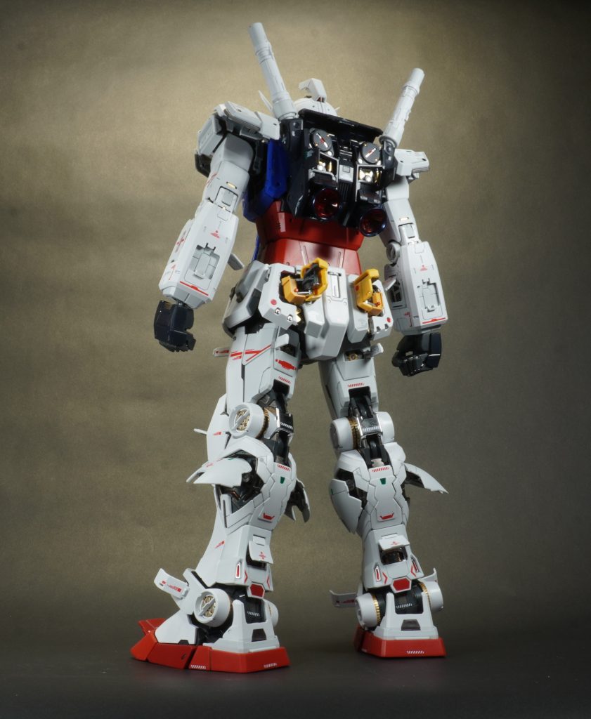 賛否はありますが、サードパーティーデカールを使用してます。このクラスならばデカールも付けるか、別売りしてほしいですね。