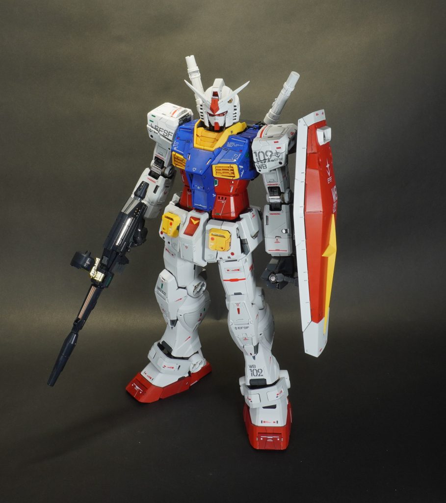 説明書には「ガンプラ史上最高の可動性能」と謳ってますが、グリングリン動かして遊べるものではないです。組立てを楽しむタイプですね。&nbsp;