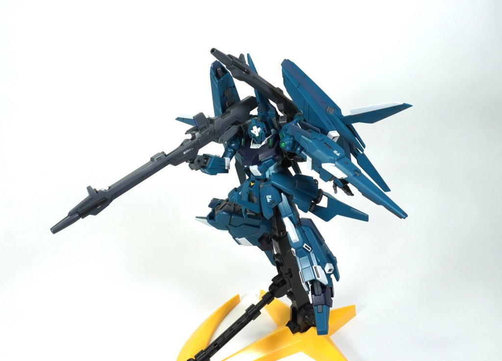 ユニットbはこんな感じのポーズが映えますね。ビームランチャーのパイプは「自遊自在」に変えてます。