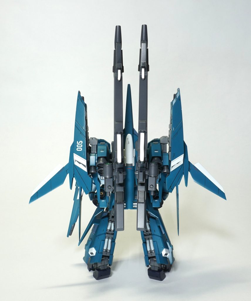 背部ユニットの接続を側面からを上面に変更。1cm以上詰まって、取って付けた感が無くなりました。でもシールドに干渉して、可動範囲は狭くなりました。機種先端で5mm延長。