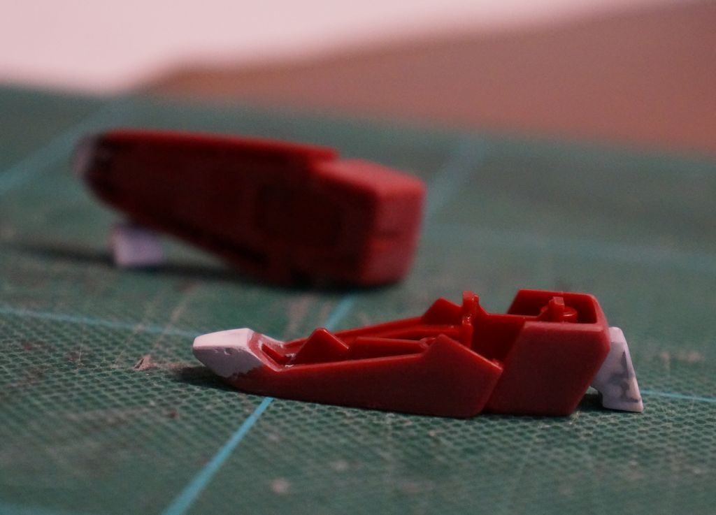 つま先と踵も延長。特に踵はバックパックが重くなることを想定して倒れ防止のためにも必須です。