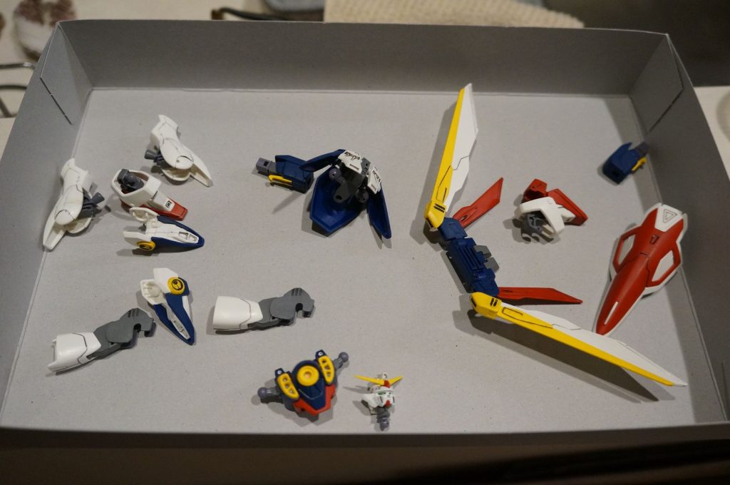 塗り工程を意識して組み立てる順番を考えています。部品点数が少ないので部品番号が分からなくなっても余裕で組めるのはEGの良いところ。