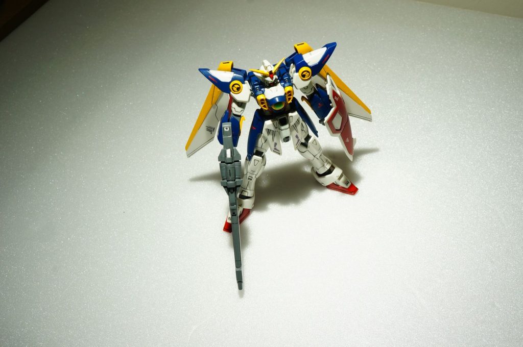 ひきで1枚。孤独感が出てウィングガンダムの魅力を引き出します。