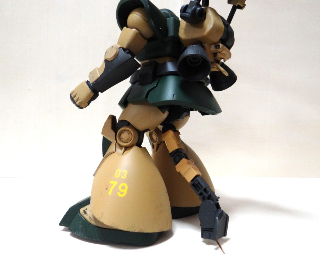 さっきから存在感を放ちまくっていたこの股間から伸びているアーム。当然”アレ”ではなく、射撃を安定させるための第三の足です。ガンキャノンディテクターにもついてますよねー。