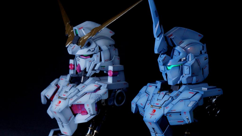 【ツーショット①】通常デストロイモードとユニコーンモードです。艶消しと艶ありなんですが、写真ではあんまりわからないですね…。(gundam-kao9)