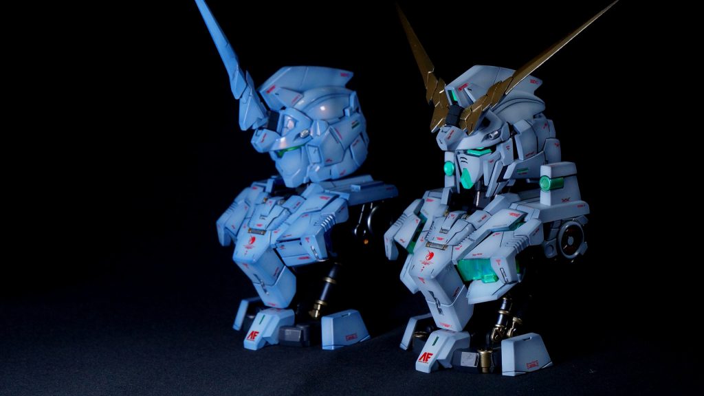 【ツーショット②】最終決戦デストロイモードとユニコーンモードです。一応同じ機体ということで、貼り付けているデカールは同じものを同じ位置に貼るようにしています。何か所か向きが違ったりしてますが…。(gundam-kao5)