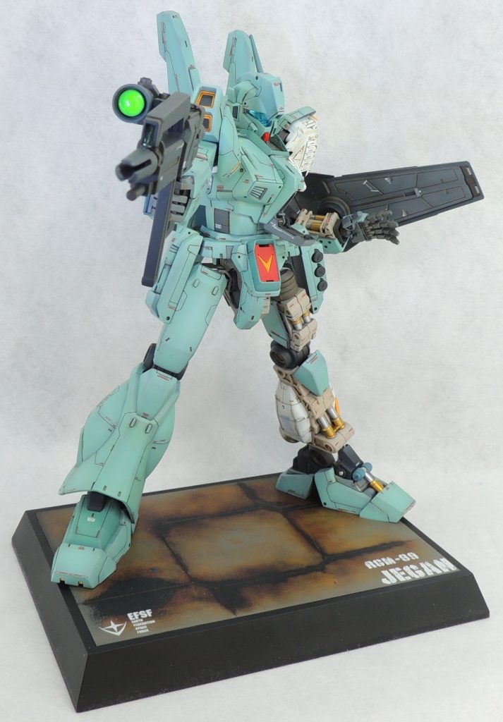 ■つや消し塗装　仕上げとして、水性塗料のつや消しをガイアカラーのプロユースシンナーで希釈してオーバーコートしました。あくまで自己責任での使用ですが、水性塗料のつや消しをシンナーで溶いて吹き付けると、乾燥後の塗装面は完璧なつや消しとなります。