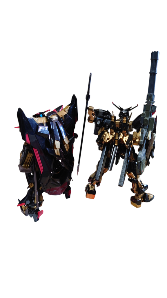 バックパックに追加バッテリーとスラスター。大型のガトリングガン装備されています。