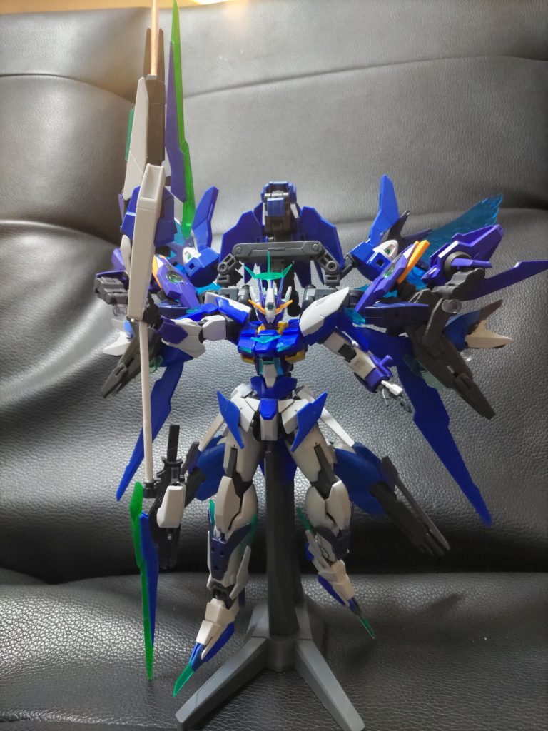 5基のGNドライヴを同期させ、トランザムクインティプルを発動可能。このシステムを維持したり、複雑な機体操作を可能とするのは、後述の特殊システムが関わっている。