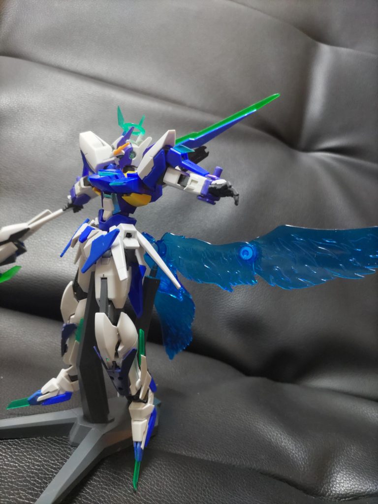 前述した本機の特殊システム。ELシステムバックパック兼コアファイターのグラヴィスレープスと分離し、パイロットはレープスを操る。その際分離した本機をエルダイバーのヴェリエルが操る。ヴェリエルは本機の中に存在する特殊なエルダイバーで、機体制御やトランザムクインティプル発動時のサポートなど多くの仕事を担っている。頭部の光輪はヴェリエルが起動している証であり、腰部のGNベールは機体の運動性能等多くの機能を向上させるが、ヴェリエルしか使うことができない。