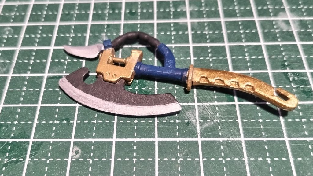 ヒートホークはプラ板、ランナー、細目の電気の線などでスクラッチしました。