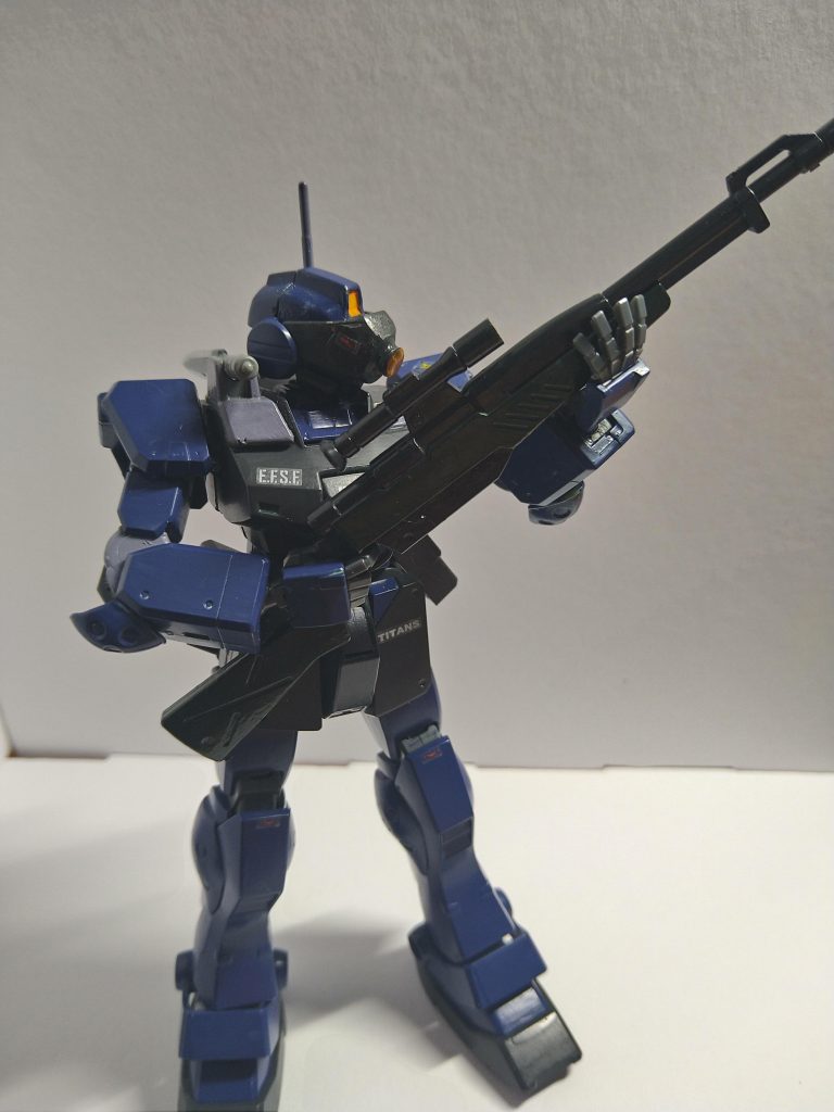 コロニー内の戦闘用に実弾タイプも装備