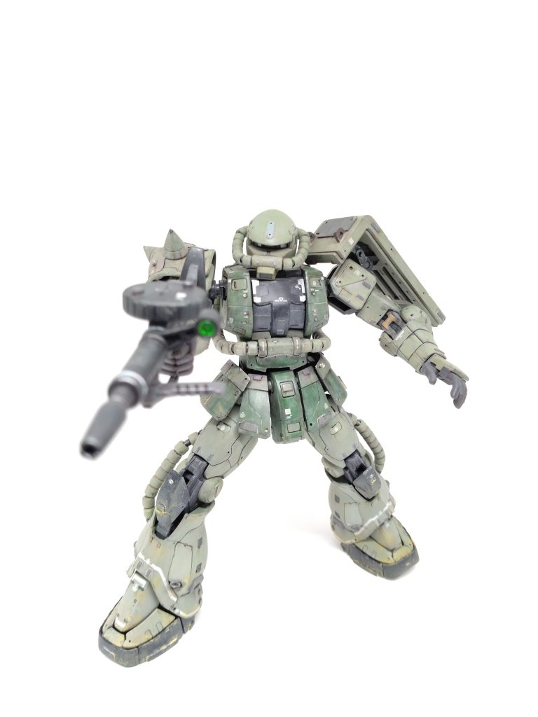 初めて②筆塗りに初挑戦。汚し前提だったので筆跡の意識と2色以上の重ね塗りをしました。エアブラシに比べ時間がかからないので気軽にできる!と思ってたのですが、実際ものすごく時間かかりました。厚ぼったくならないよう何度も重ね塗り。筆塗りの後はウォッシング、ドライブラシ、チッピング…など強めに汚したので、筆塗りの良さが結局消えてないか?とやや疑問。