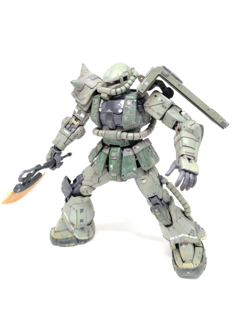 今回はいろいろと初挑戦。初めて①まずは緑ザク。人生において初めての作成となりました。ガンプラの基礎のような機体ですが作ったことなかったんですよね。手を入れた部分は以下。スパイクアーマーが大きく感じたので周りを少し削り込み。逆にシールドは幅広く。左右逆に取り付けました。肩幅は接続部で切り詰め。腰のサイドアーマーの上部を短くしました。上半身に比べ足がスマートなので、プラ板で少々デコり。