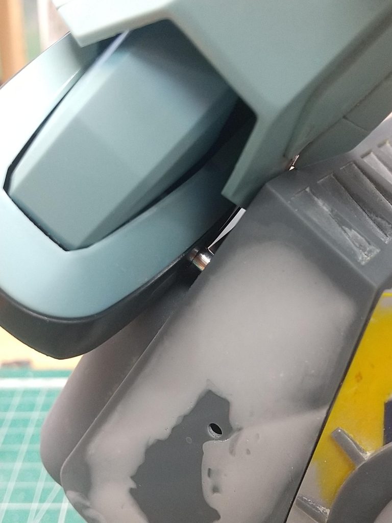 ガンタンクのバックパックパーツの差し替えでアルミ棒接続、グフカスの脚部にもポリキャップでメス側作成