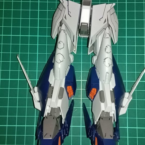 なにとは言わんが、デカい。ともかく、デカい。下半身だけでEGストライクと同じ大きさ。同じ1/144なのに、デカい（2枚目）