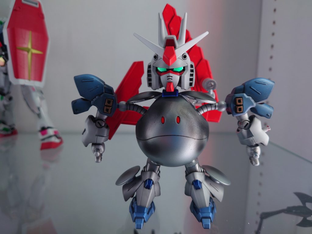 月を作っている最中に遊びたくなって…月と言えばムーンガンダムっていうのがいるそうじゃないですか。というわけで、機動戦士(Mobile Suit)モード、ムーン?ガンダムです。ちゃんとサザビーの手足を使ってるしうさ耳みたいな角もつけたのでのでムーンガンダムです。よろしくお願いします!!