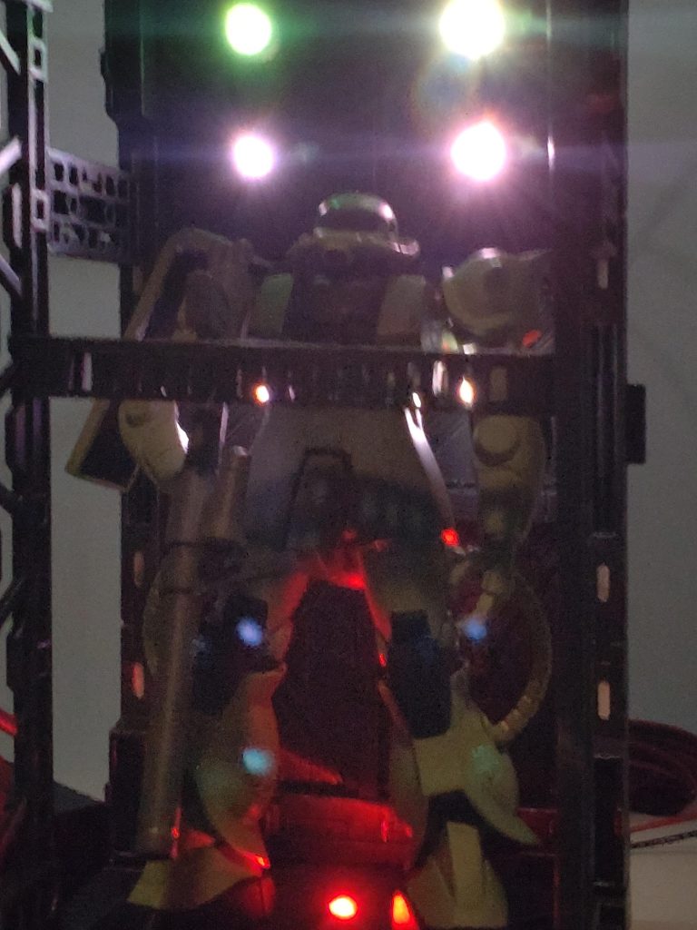 電気消すと雰囲気出ます。発光させる醍醐味ですね。