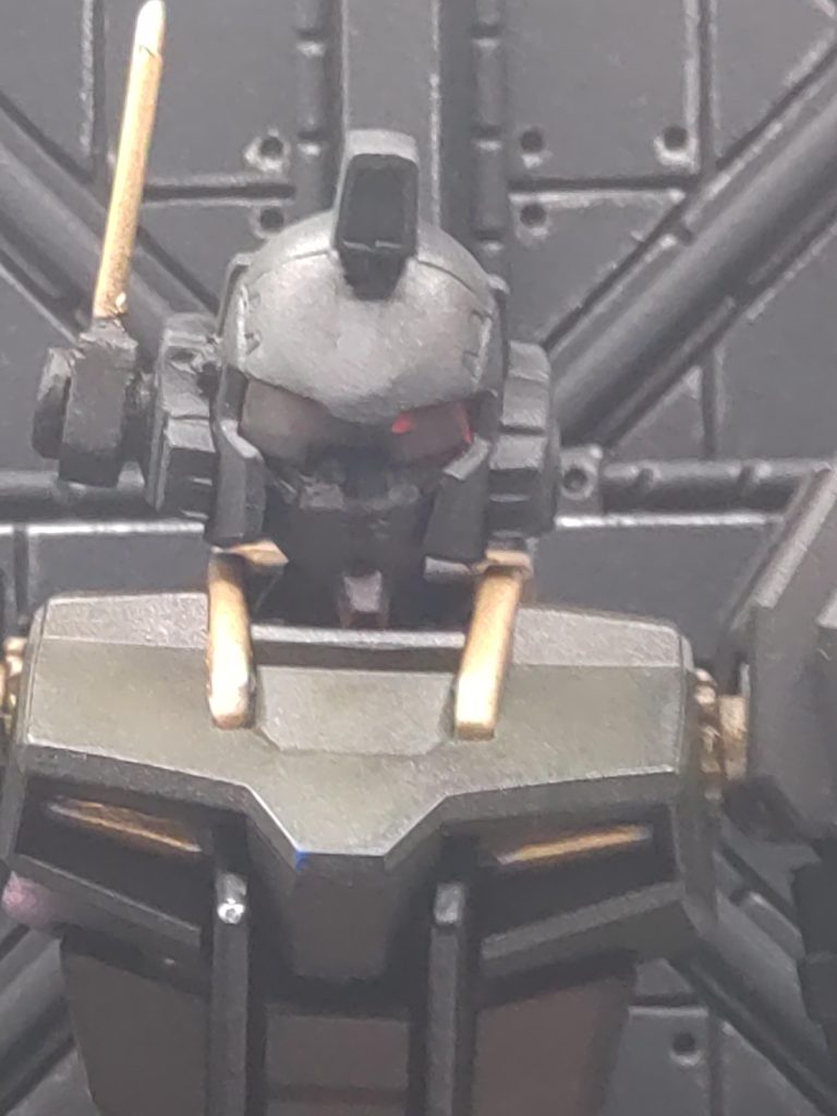 博士が調子にのって怪しげな頭部に変更しようとしている。何か危機になると機体が勝手に動いて敵を殲滅してくれるらしい。