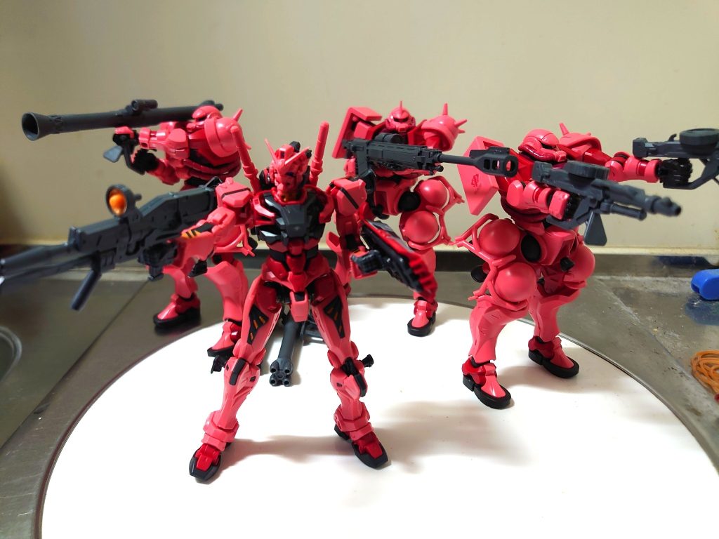 ザクはパイロットそれぞれが訓練後に決めた好きな武装・カスタマイズを装備。戦闘時は種デスのドムのパイロット達の様に笑みを浮かべ余裕の戦闘を繰り広げたのだろう。後方にはドレンが指揮する母艦が控え、援護射撃や替えの武器・弾薬補給等支援を行う。