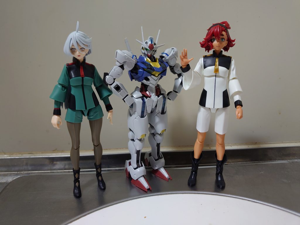 クワイエット・ゼロの後、母エルノラがエリィの為に最後に作り上げた慣れ親しんだエアリアルに似せたGUNDとして&nbsp;エリィのいるマスコットを入れる事で起動し、スレッタ達と行動できる。つい力が入り、護身用(?)として武装一式まで作ってしまっている。&nbsp;※スレッタ達は学生時のもので代用しています事をご容赦下さい(_ _)