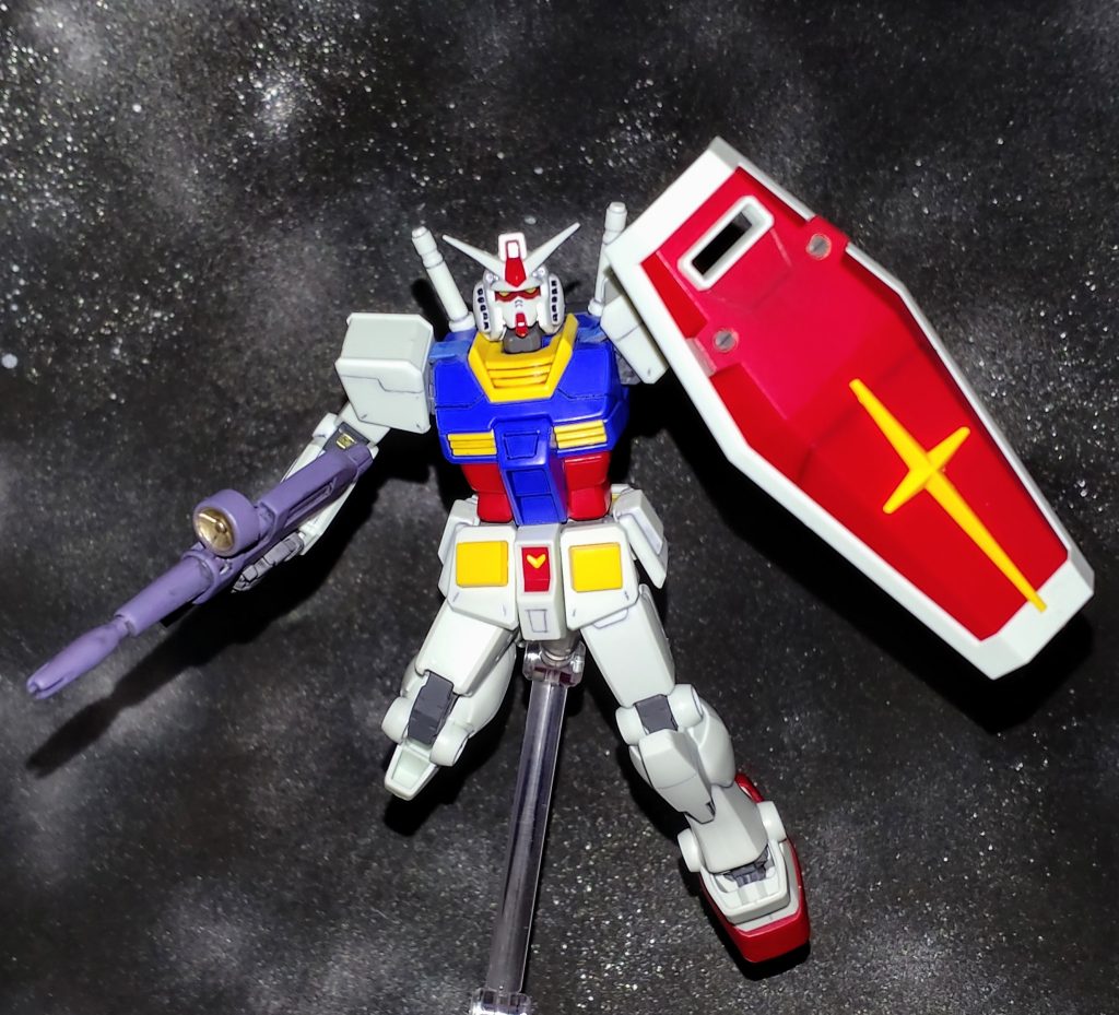 最後に個人的に気に入っているMGVer1.5のパッケージと同じポーズ。以上ガンダム( エントリーグレード)でした。手を入れる前でも充分カッコよかったので入門用としてはまさに素晴らしいキットであると改めて認識しました。EGも少しずつ充実してきた印象なので、この調子ならザクとか出してもいいんじゃないかと勝手に期待してしまいます。最後まで見て頂いてありがとうございました。