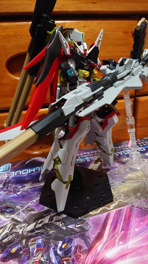 足の軸一緒なのでゼウスシルエットも付きます。完成時の塗装状態での撮影じゃないんですが合体が大変なもので…
