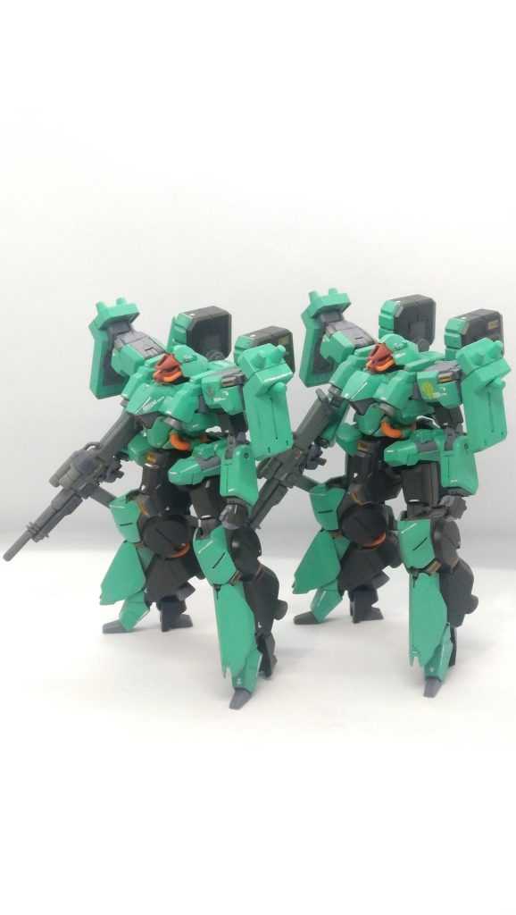 ZZのジオン系の系譜も感じる雰囲気が良いなぁと思っていたら2体共この色にしていました。これに限らず最新キットは工作の手間も少なく、塗装を楽しめるのでありがたい限り。