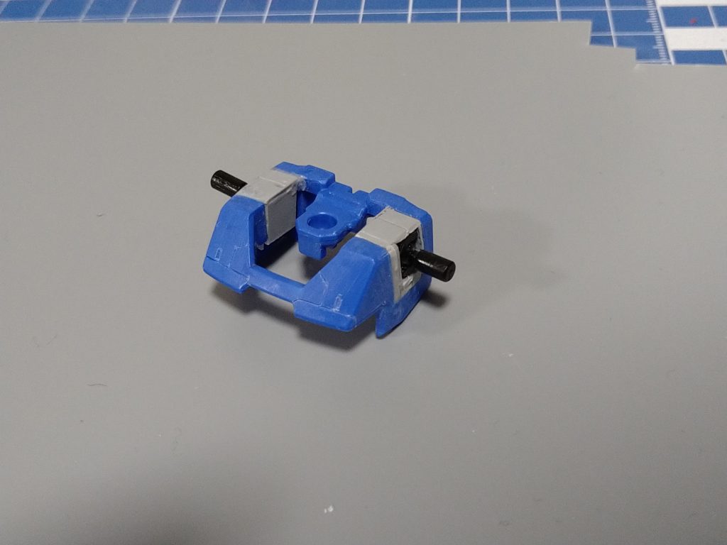 元々スペースが空いているのでボールジョイントに変更するのは比較的簡単でした。