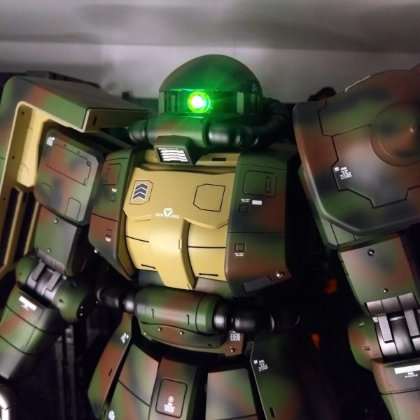 メガサイズ迷彩ザク