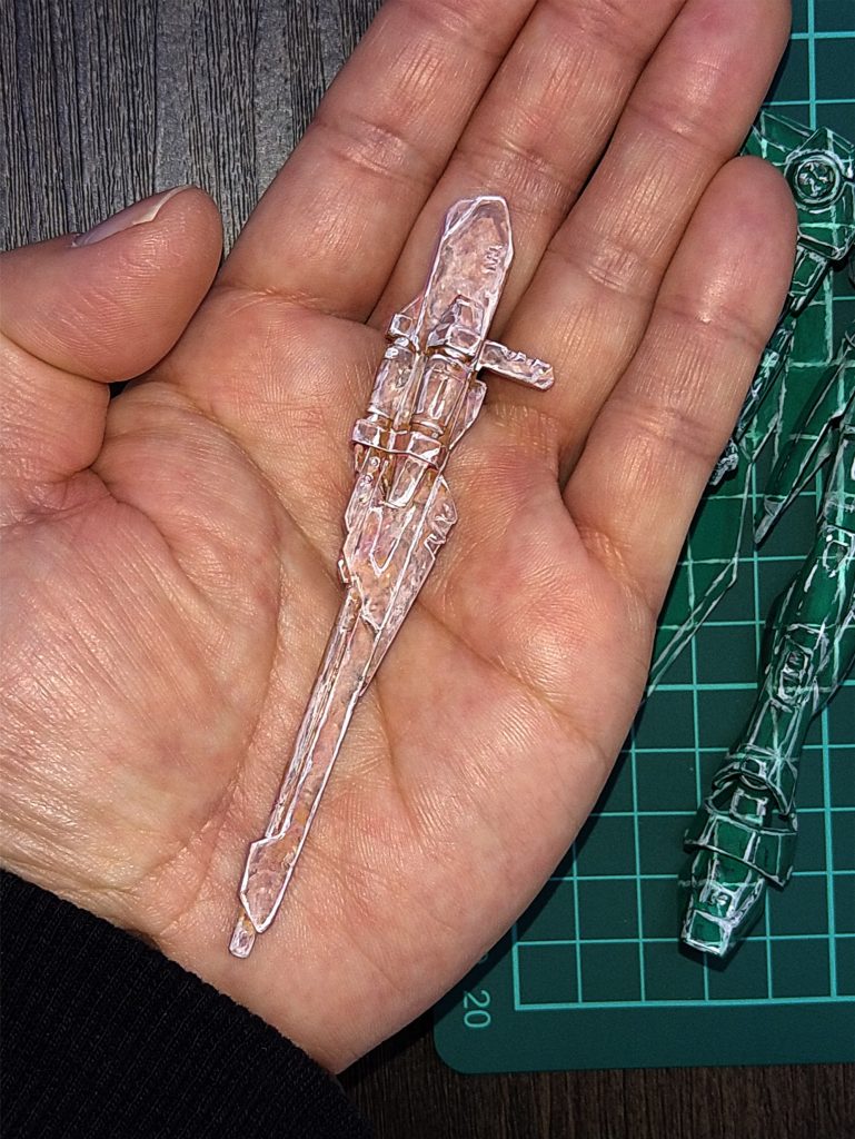 オマケ画像。バスターライフルもガラス製なので手に乗せると透けます。という、いつものネタです（3度目）