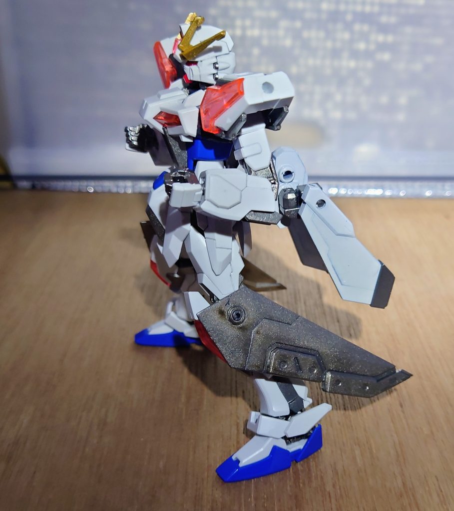 腰部ハードポイントにスラスターと脚部にブレードが増設されていて蹴りでの斬撃や腕部のハードポイントに付け替えての使用も出来るとの設定です
