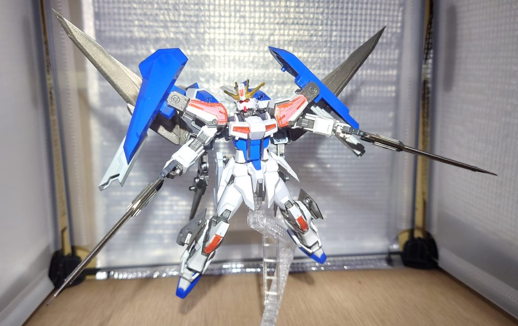 武装としてパイルバンカー、カタール、ブレード、ビームランチャー、シールド、ブレードウイング等を組み合わせたりハードポイントに付けて臨機応変に戦うバトルスタイルです