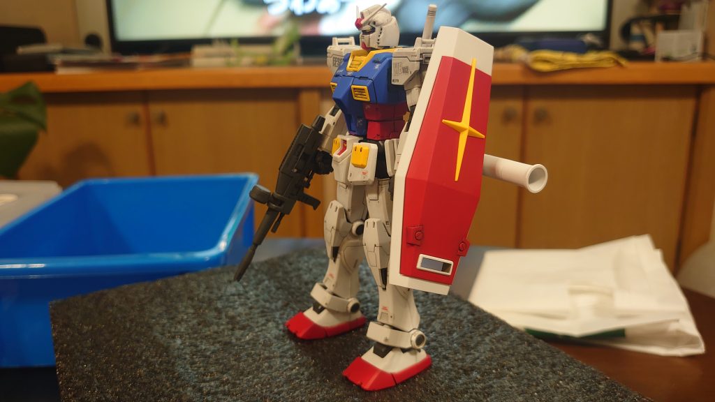 手に入りまず思った事は、ネフリでククルス・ドアンの島を観た時の初めにやられたジムが印象的でこれにするには肩のキャノンいるやんね。からのオリジン版ガンダムの改修決定。