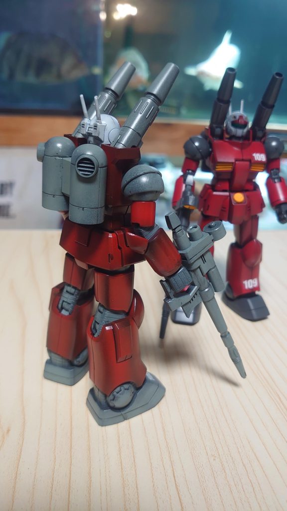 やはり赤の性質上仕方ないのか？塗料に混ぜるタイプで吹けば良かったのか？　ツヤを出すのは容易だがマットはナカナカ。