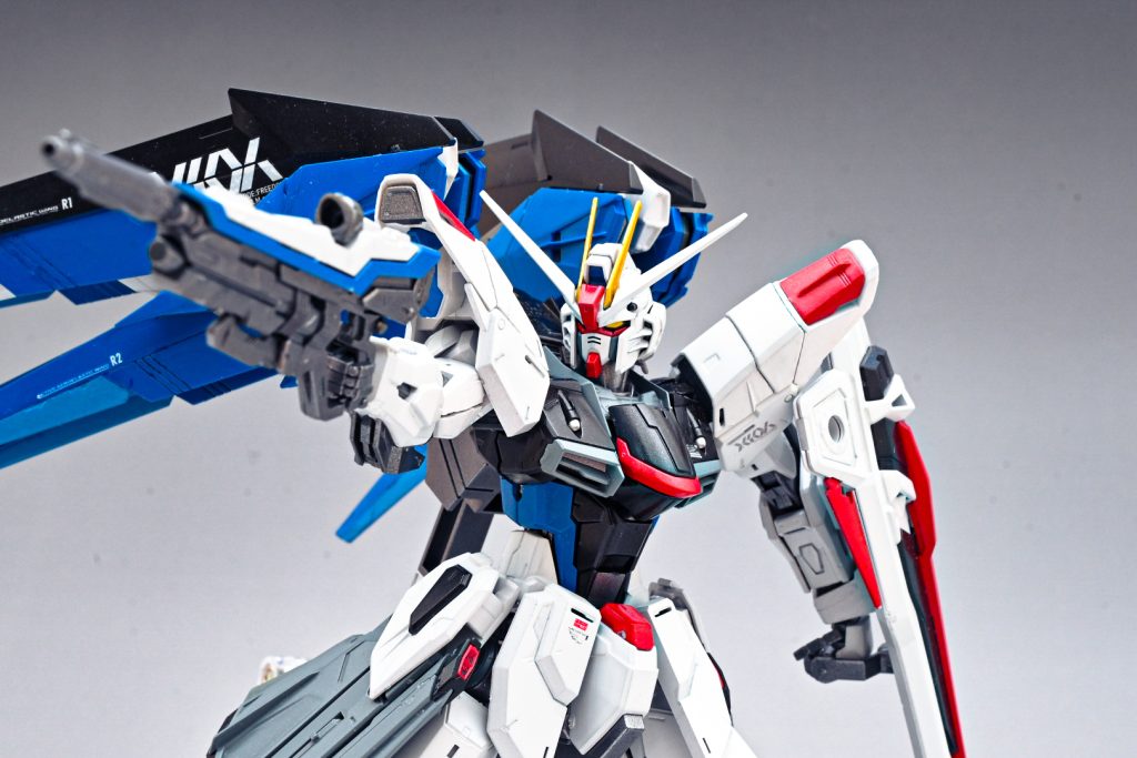 リアルタイム世代で、20年ぶりに35話「 舞い降りる剣」を観ましたが、たまらんですね。はぁぁぁんかっこぃいぃ♡ってなりました。34話の例のコロニー側面からの初発進シーンも大好物です。( 例のコロニーは後のセイバーの発進時に再登場する笑)