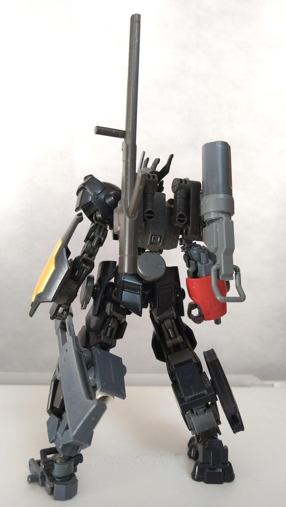 細かい武装類が山ほどあるので紹介が間に合いませんが、いわゆるリペアタイプです。これをガンプラバトルで乗り回したいですね