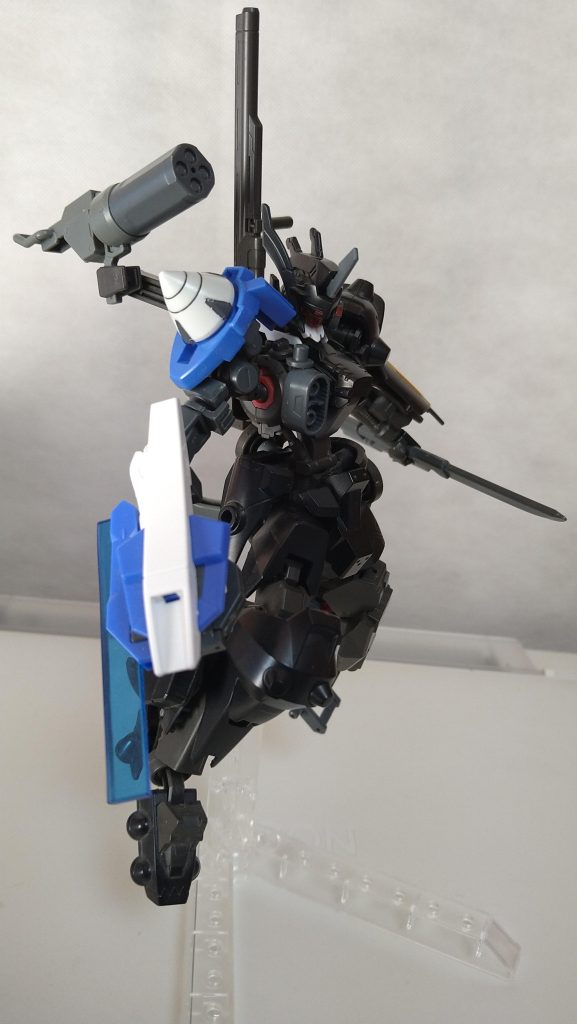 擬似太陽炉+GNアーム換装装備のひとつ。ジンクスの炉とアストレアの腕部を本機用の規格に改造して無理矢理搭載し、不安定ですがGN粒子固有の機能をいくつか使用可能。対GNフィールド用に小型のGNソードを装備。刃はアクリル板の端材から作ったものが残っていたので、これを搭載しました。