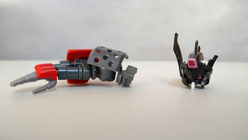 こんな感じで残っています。今はフェイスバイザータイプの頭部がしっくり来てますが、エクシアリペアの影響を受けたとしか思えんこの頭部も好きです。この頭部はかなり古いパーツたちの集まりですね、今はウヴァル用の頭部に転用されてます