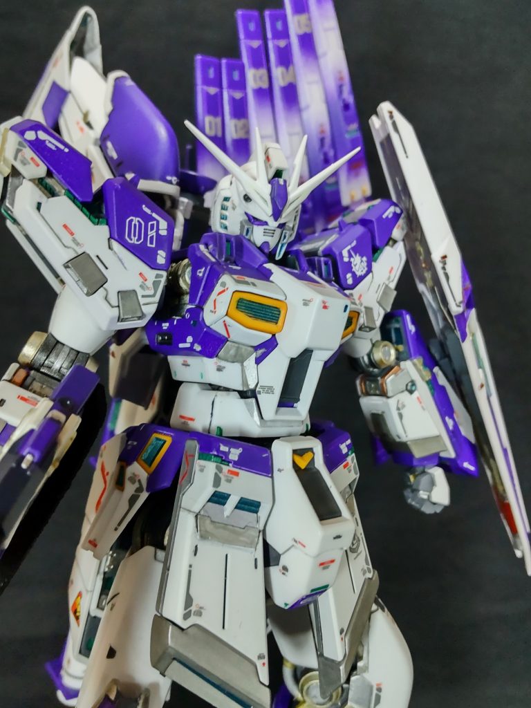 本体は、過去作のνガンダムの使いまわし。https://gumpla.jp/rg/25143960