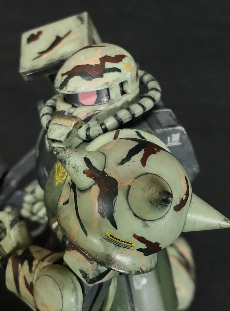 アップ、色々アラいな😅。後、モノアイをディテールアップパーツ交換ぐらいしたら良かったな😓。