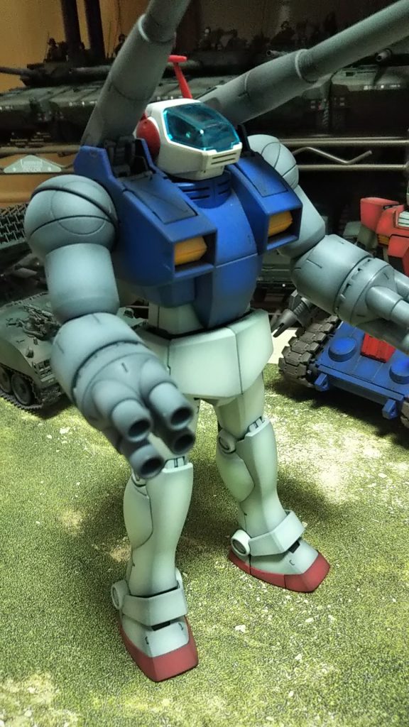 右斜め前、武器は持つ必要なし