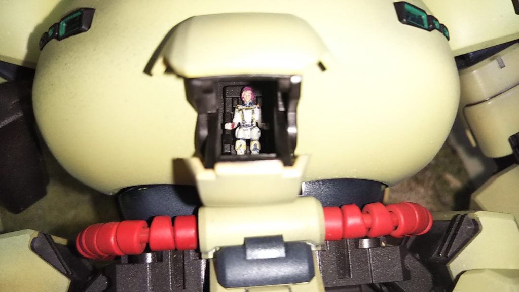 このキットにはパイロット（シロッコさん）かついています💦