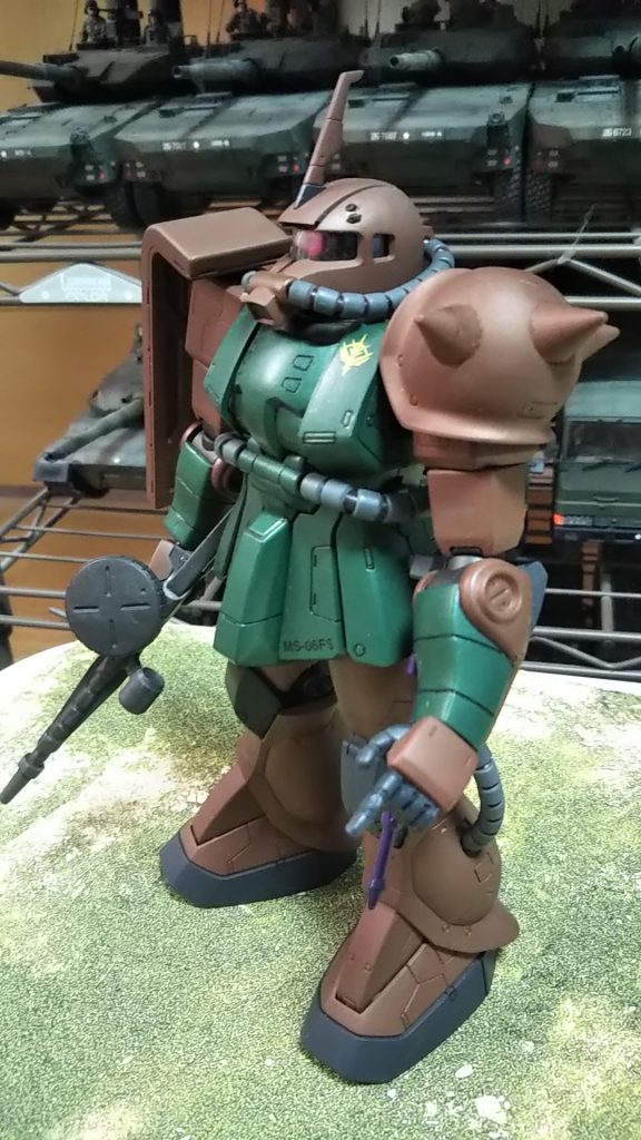 左斜め前茶色部分は実はメタルカラーの銅色で、緑はメタリックグリーンです💦