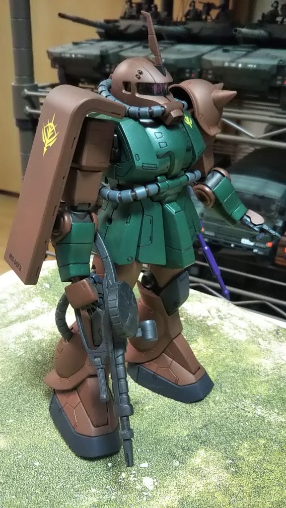 右斜め前ザクマシンガン装備💦