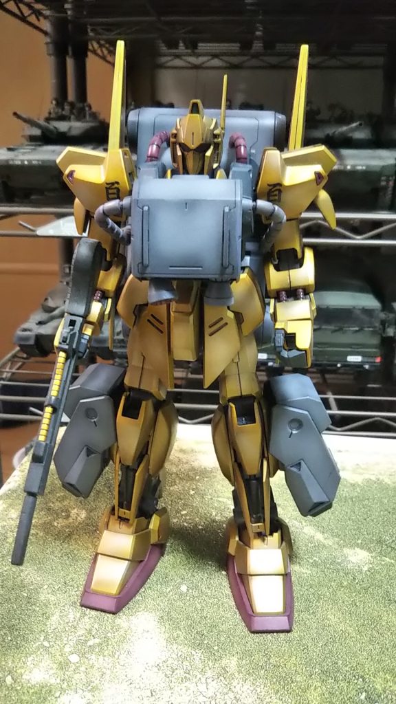 正面💦本日再塗装も、新規完成も間に合わなかったので💦再度紹介しますとキンキラキンなメッキ仕様ではなく、シルバーの下地にクリアイエローのグラデーション塗装しました💦